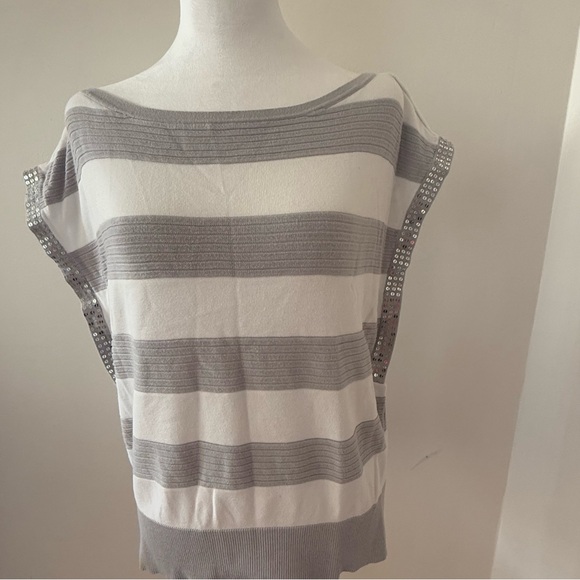 White House Black Market Relaxed Gray and White Cuffed Sleeve Blouse Size L - Picture 3 of 9